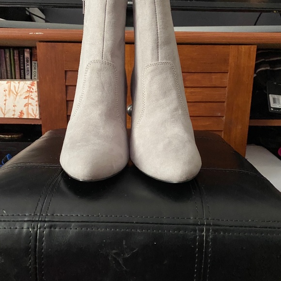 Boots heel - Picture 2 of 3